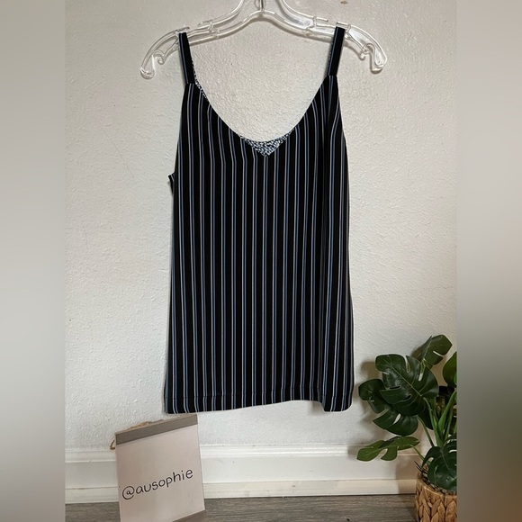 WHBM Ultimate Reversible Stripe/Abstract Camisole. 4-ways to wear. - Picture 5 of 15
